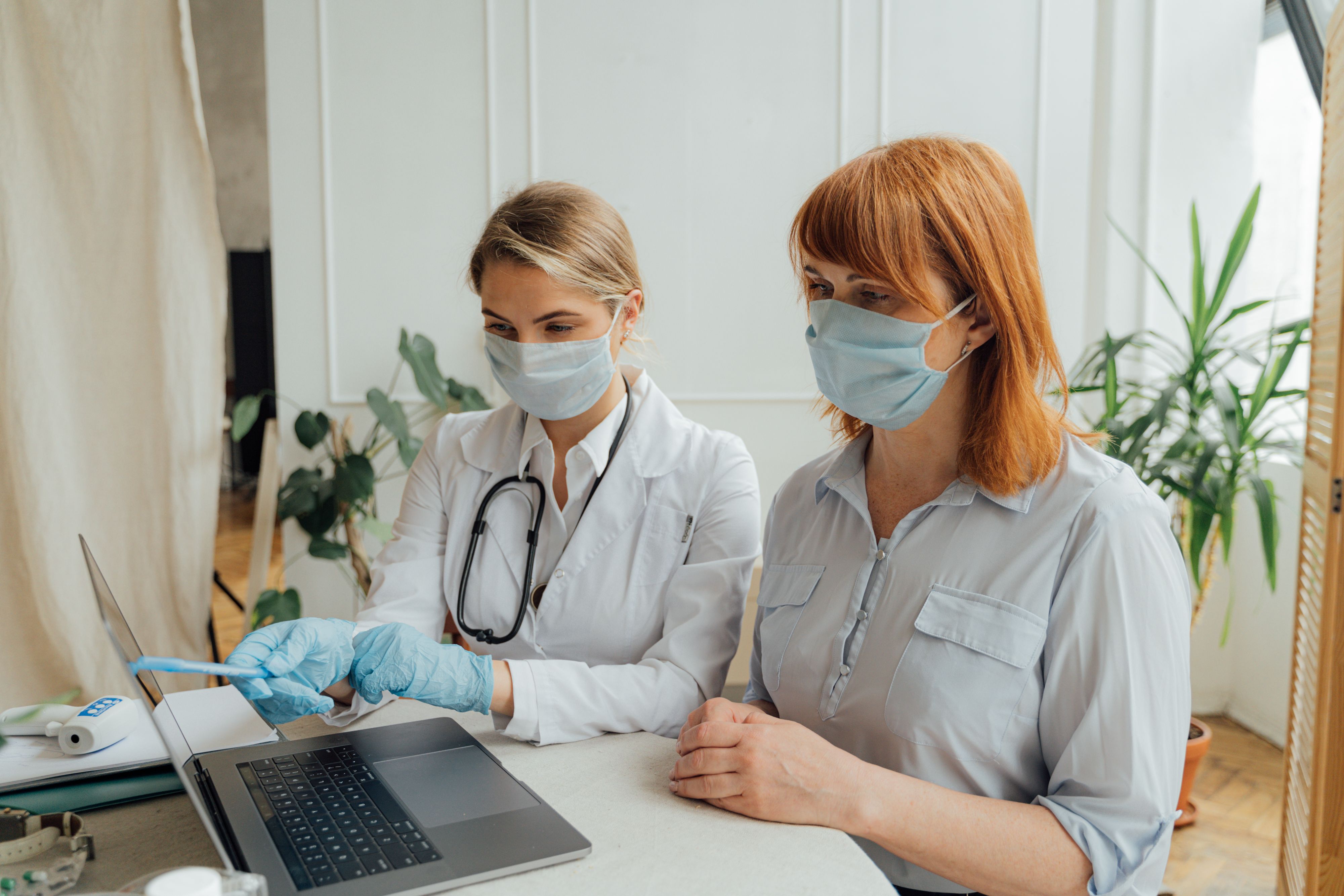 Médico usando MedicalSync